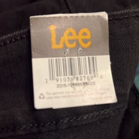 NWT Lee Women's Plus Size Relaxed Fit Straight Leg Jean 18W Long - Picture 8 of 9